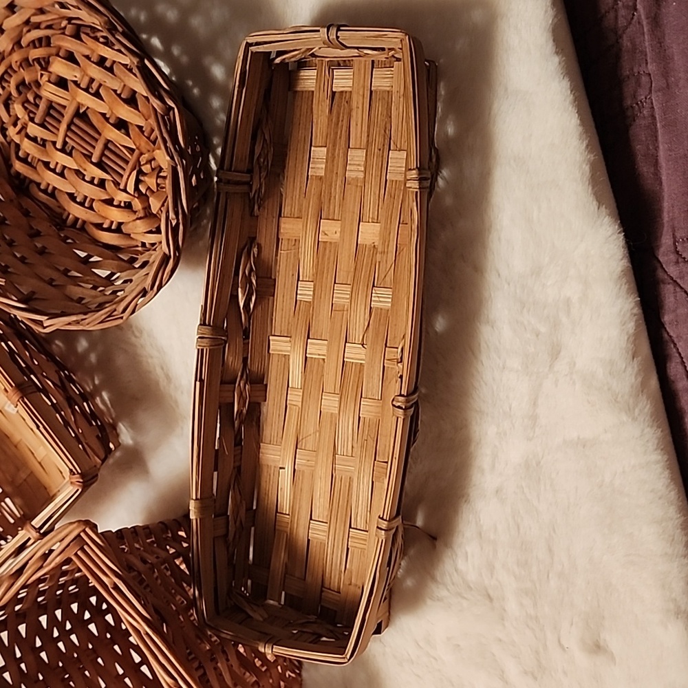 VINTAGE  🧺 BASKETS  VARIOUS  SIZES & DESIGNS - Picture 2 of 15